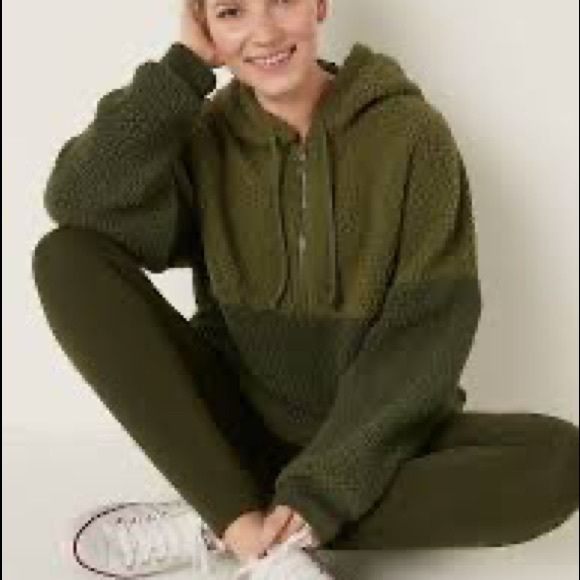 NWT Pink by Victoria’s Secret Varsity Half-Zip Sherpa Pullover XL - Picture 3 of 3